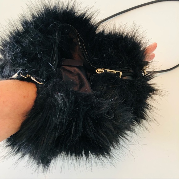 Black Faux Fur Shoulder Crossbody Bag & Warm Winter Muff with Detachable Strap - Picture 7 of 12